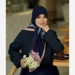 روسری حریر کوئین مدل وسط ساده - Image 2