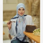 روسری حریر کوئین مدل وسط ساده - Image 13
