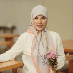 روسری حریر کوئین مدل وسط ساده - Image 5