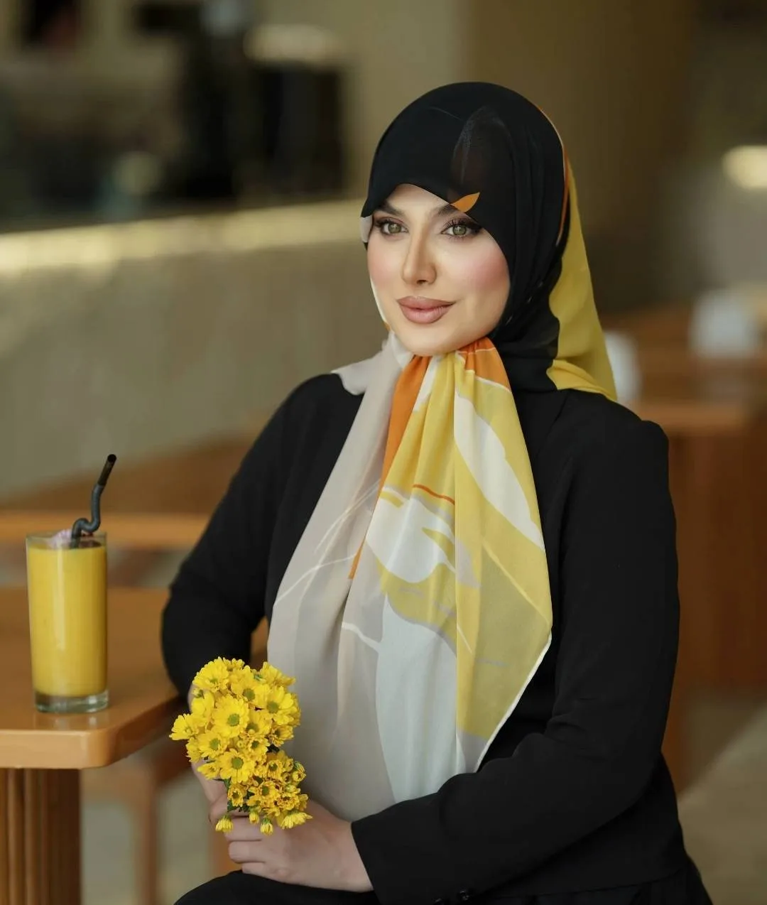 Screenshot_20260617_132415_com.android.chrome_edit_1088490467812034 روسری حریر کوئین مدل برگی - Image 1