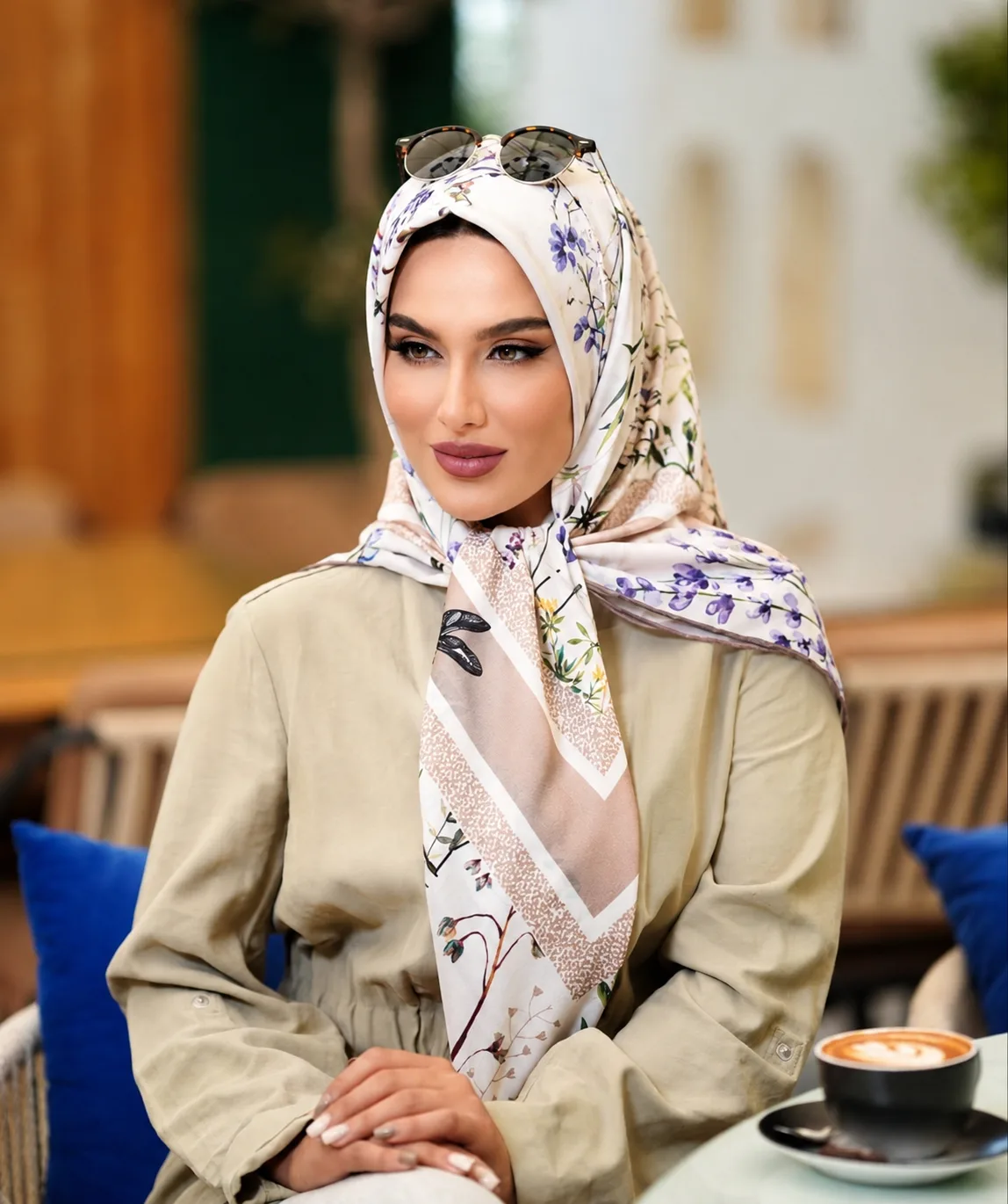 file_00000000c80c8243b147e1c3b4f8611a روسری حریر ایتالیایی مدل نخل دیور قابدار - Image 1